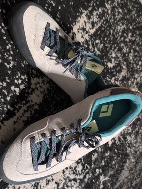 Black Diamond Light Gray Suede Climbing Shoes with Teal Lining